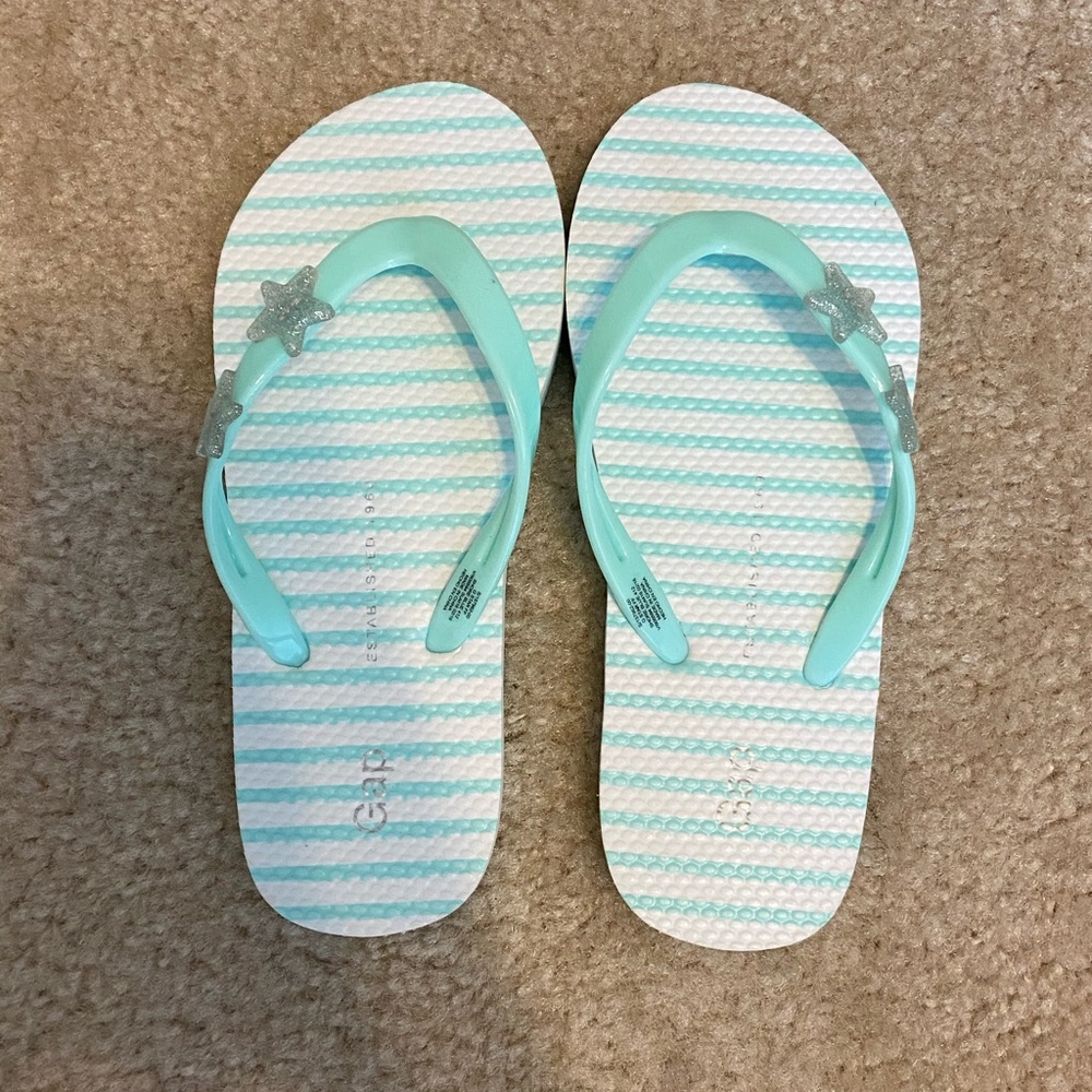Girls size 12-13 GAP flip flops (never worn)